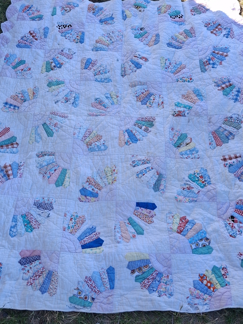 VTG 1930s Handmade Grandmother’s Fan Cutter Quilt Scrappy Patchwork 80”x72”